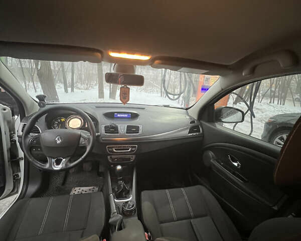 Білий Рено Меган, об'ємом двигуна 1.46 л та пробігом 280 тис. км за 7000 $, фото 11 на Automoto.ua