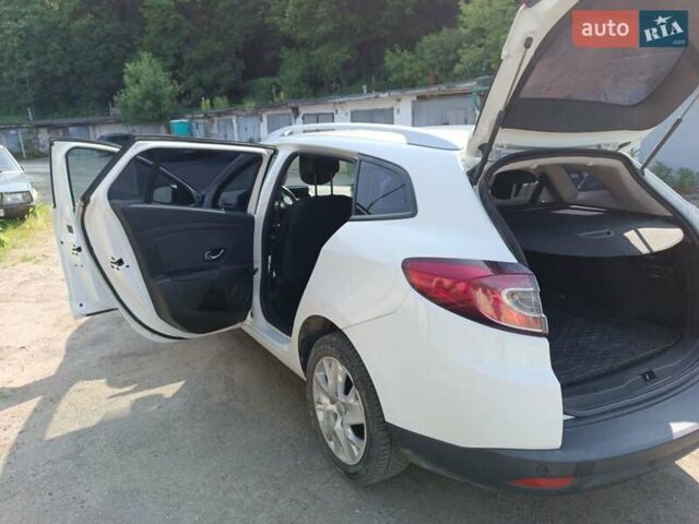 Белый Рено Меган, объемом двигателя 1.5 л и пробегом 250 тыс. км за 7100 $, фото 17 на Automoto.ua