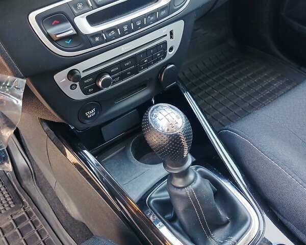 Белый Рено Меган, объемом двигателя 1.5 л и пробегом 207 тыс. км за 8500 $, фото 17 на Automoto.ua