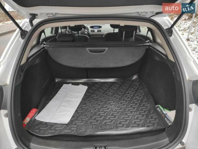 Білий Рено Меган, об'ємом двигуна 1.46 л та пробігом 205 тис. км за 7500 $, фото 8 на Automoto.ua