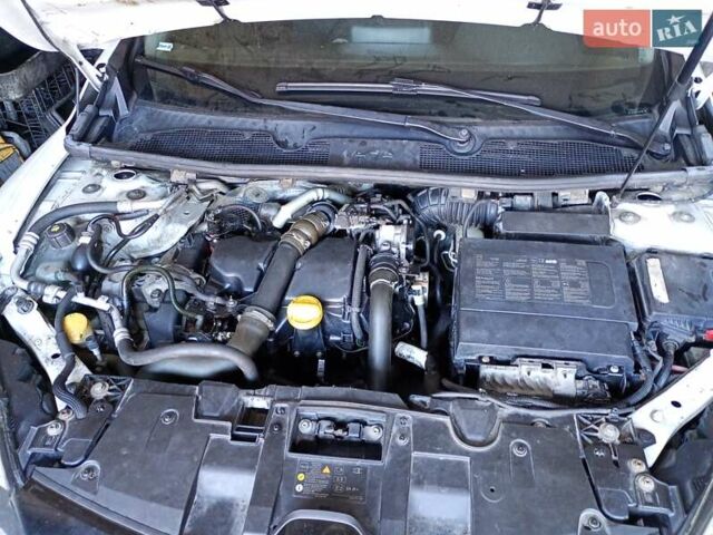 Белый Рено Меган, объемом двигателя 1.5 л и пробегом 289 тыс. км за 9200 $, фото 16 на Automoto.ua