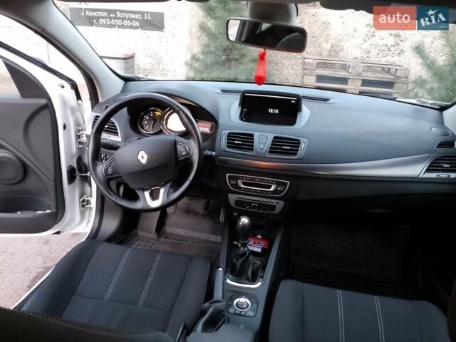Белый Рено Меган, объемом двигателя 1.5 л и пробегом 289 тыс. км за 9200 $, фото 1 на Automoto.ua