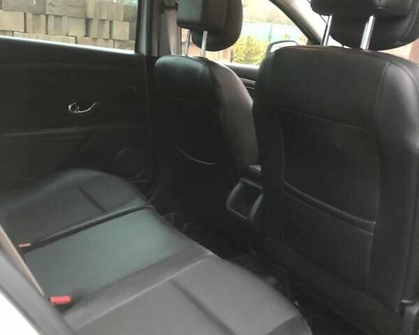 Белый Рено Меган, объемом двигателя 1.5 л и пробегом 418 тыс. км за 7700 $, фото 4 на Automoto.ua