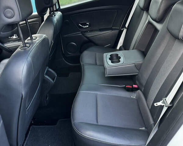 Белый Рено Меган, объемом двигателя 1.5 л и пробегом 236 тыс. км за 9700 $, фото 36 на Automoto.ua