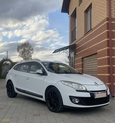 Рено Меган 2013 в Локачи на Automoto.ua Белый Рено Меган, объемом двигателя 1.5 л и пробегом 290 тыс. км за 7500 $, фото 2 на Automoto.ua