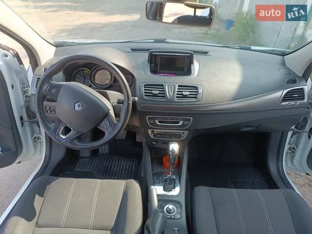 Белый Рено Меган, объемом двигателя 1.5 л и пробегом 250 тыс. км за 7100 $, фото 21 на Automoto.ua