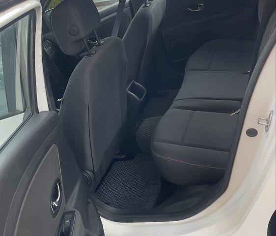 Рено Меган 2013 в Локачи на Automoto.ua Белый Рено Меган, объемом двигателя 1.5 л и пробегом 290 тыс. км за 7500 $, фото 6 на Automoto.ua