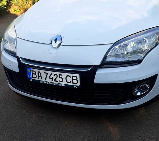 Белый Рено Меган, объемом двигателя 1.5 л и пробегом 250 тыс. км за 8000 $, фото 2 на Automoto.ua