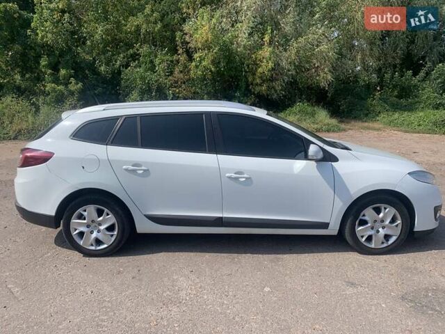Белый Рено Меган, объемом двигателя 1.46 л и пробегом 250 тыс. км за 7600 $, фото 3 на Automoto.ua