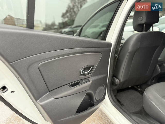 Белый Рено Меган, объемом двигателя 1.6 л и пробегом 153 тыс. км за 9300 $, фото 30 на Automoto.ua