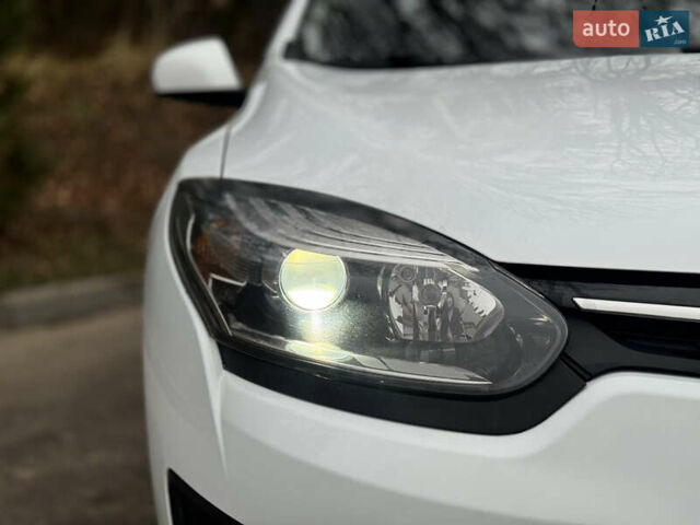 Білий Рено Меган, об'ємом двигуна 1.46 л та пробігом 245 тис. км за 8500 $, фото 2 на Automoto.ua