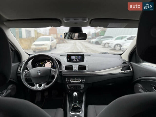 Белый Рено Меган, объемом двигателя 1.6 л и пробегом 153 тыс. км за 9300 $, фото 24 на Automoto.ua