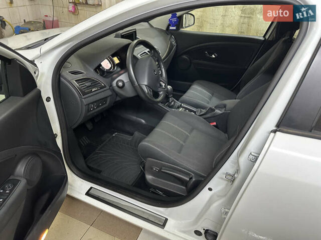 Білий Рено Меган, об'ємом двигуна 1.46 л та пробігом 238 тис. км за 8350 $, фото 19 на Automoto.ua
