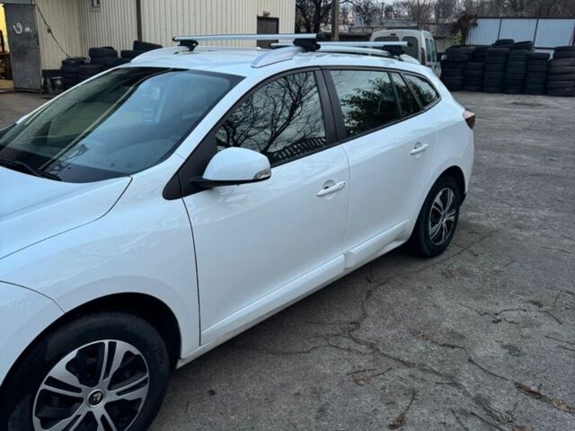 Белый Рено Меган, объемом двигателя 1.5 л и пробегом 300 тыс. км за 7999 $, фото 4 на Automoto.ua