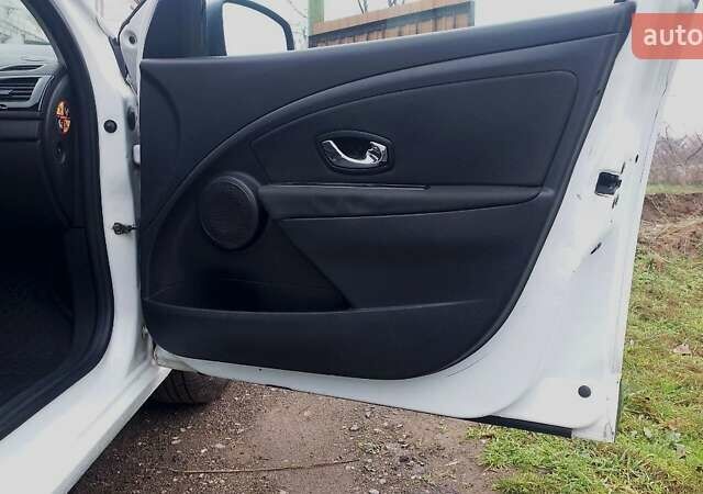 Белый Рено Меган, объемом двигателя 1.46 л и пробегом 270 тыс. км за 6100 $, фото 11 на Automoto.ua