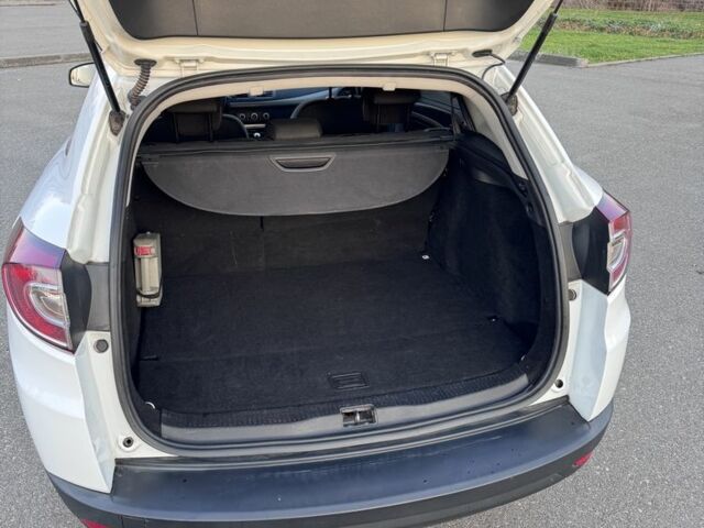 Белый Рено Меган, объемом двигателя 1.5 л и пробегом 217 тыс. км за 6800 $, фото 4 на Automoto.ua