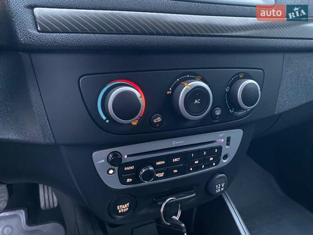 Белый Рено Меган, объемом двигателя 1.2 л и пробегом 146 тыс. км за 6600 $, фото 28 на Automoto.ua