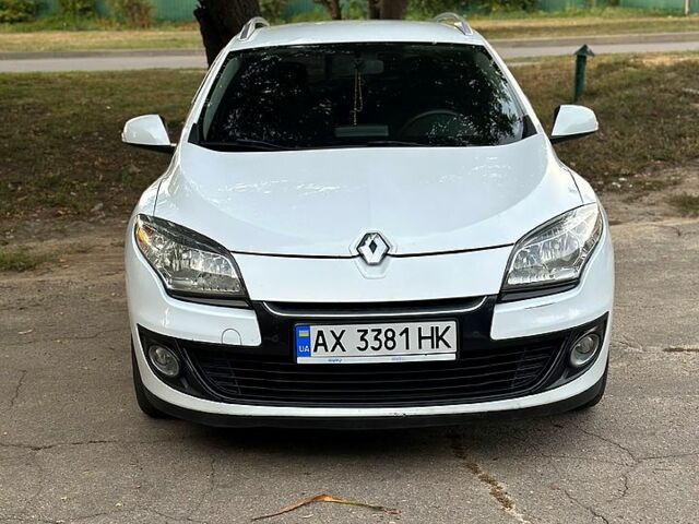 Белый Рено Меган, объемом двигателя 1.5 л и пробегом 235 тыс. км за 7200 $, фото 2 на Automoto.ua