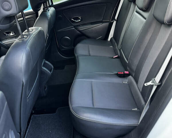 Белый Рено Меган, объемом двигателя 1.5 л и пробегом 236 тыс. км за 9700 $, фото 35 на Automoto.ua