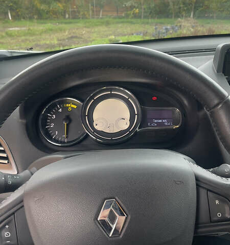 Рено Меган 2013 в Локачи на Automoto.ua Белый Рено Меган, объемом двигателя 1.5 л и пробегом 290 тыс. км за 7500 $, фото 9 на Automoto.ua