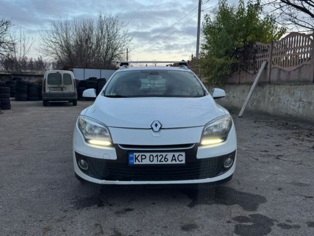 Белый Рено Меган, объемом двигателя 1.5 л и пробегом 300 тыс. км за 7999 $, фото 2 на Automoto.ua