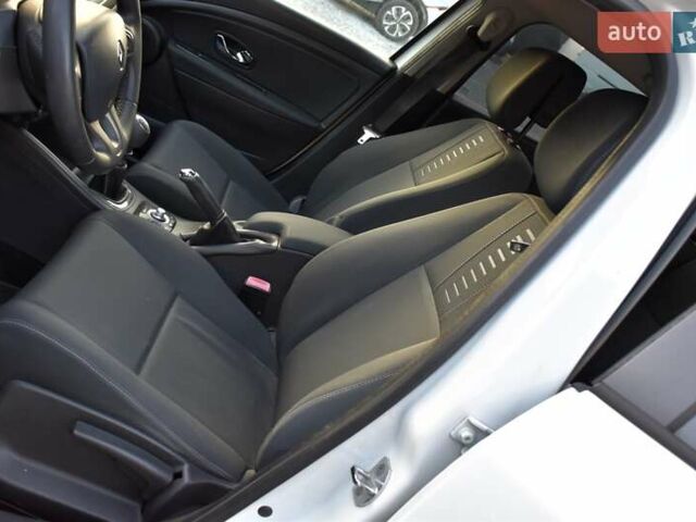 Белый Рено Меган, объемом двигателя 1.5 л и пробегом 232 тыс. км за 7800 $, фото 34 на Automoto.ua