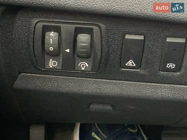 Белый Рено Меган, объемом двигателя 1.5 л и пробегом 300 тыс. км за 7300 $, фото 1 на Automoto.ua