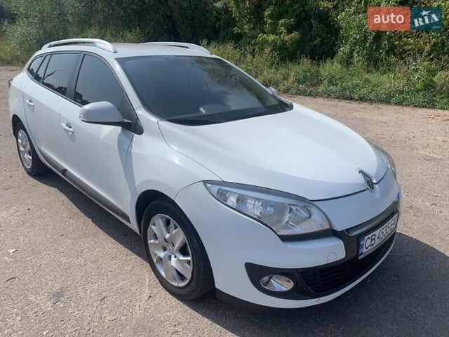 Белый Рено Меган, объемом двигателя 1.46 л и пробегом 250 тыс. км за 7600 $, фото 1 на Automoto.ua