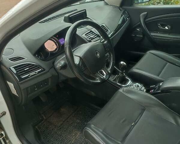 Рено Меган 2013 в Буче на Automoto.ua Белый Рено Меган, объемом двигателя 1.46 л и пробегом 270 тыс. км за 7000 $, фото 5 на Automoto.ua