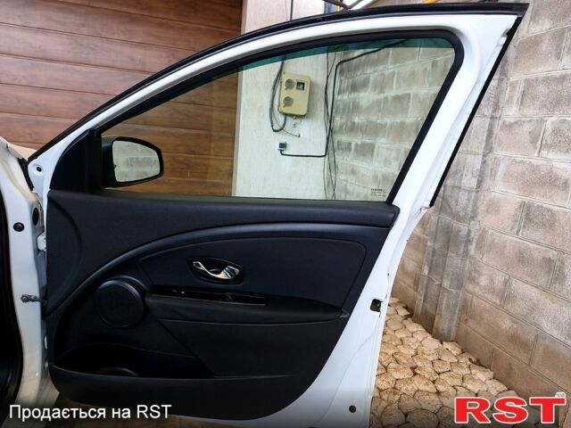 Белый Рено Меган, объемом двигателя 1.5 л и пробегом 269 тыс. км за 6700 $, фото 5 на Automoto.ua