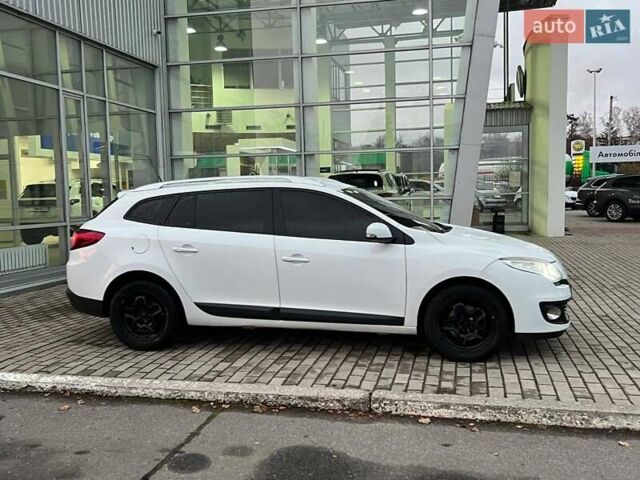 Белый Рено Меган, объемом двигателя 1.5 л и пробегом 300 тыс. км за 6600 $, фото 7 на Automoto.ua