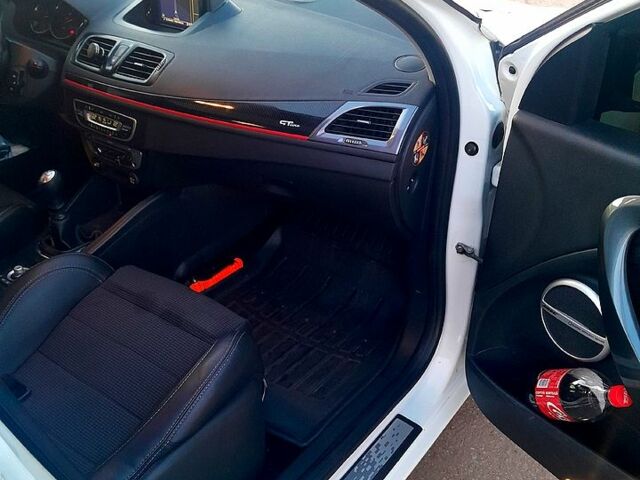 Белый Рено Меган, объемом двигателя 1.5 л и пробегом 218 тыс. км за 8500 $, фото 7 на Automoto.ua