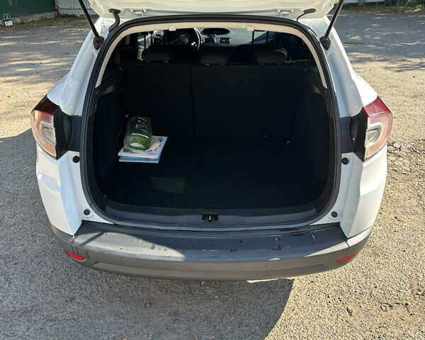 Белый Рено Меган, объемом двигателя 1.46 л и пробегом 304 тыс. км за 6700 $, фото 4 на Automoto.ua