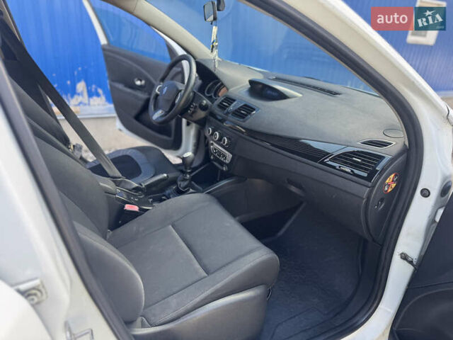Білий Рено Меган, об'ємом двигуна 1.5 л та пробігом 270 тис. км за 5600 $, фото 11 на Automoto.ua