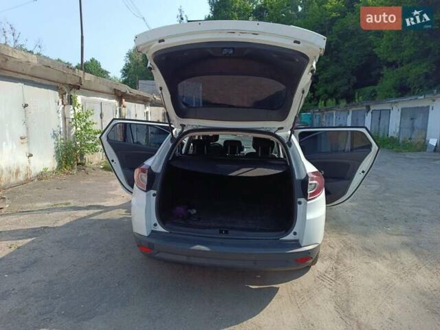 Белый Рено Меган, объемом двигателя 1.5 л и пробегом 250 тыс. км за 7100 $, фото 13 на Automoto.ua