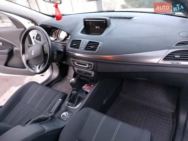 Белый Рено Меган, объемом двигателя 1.5 л и пробегом 289 тыс. км за 9200 $, фото 12 на Automoto.ua