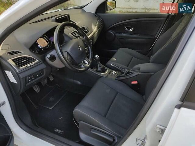 Белый Рено Меган, объемом двигателя 1.5 л и пробегом 273 тыс. км за 7500 $, фото 6 на Automoto.ua