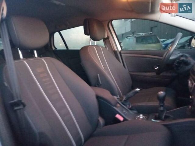 Белый Рено Меган, объемом двигателя 1.5 л и пробегом 315 тыс. км за 8990 $, фото 16 на Automoto.ua