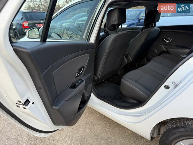 Белый Рено Меган, объемом двигателя 1.5 л и пробегом 259 тыс. км за 7999 $, фото 19 на Automoto.ua