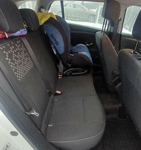 Белый Рено Меган, объемом двигателя 1.5 л и пробегом 378 тыс. км за 5200 $, фото 14 на Automoto.ua