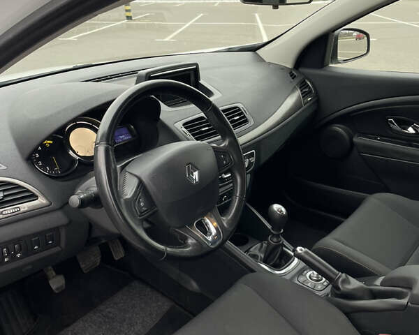 Білий Рено Меган, об'ємом двигуна 1.46 л та пробігом 256 тис. км за 7999 $, фото 15 на Automoto.ua