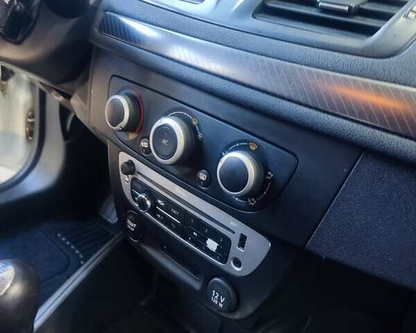 Білий Рено Меган, об'ємом двигуна 1.5 л та пробігом 221 тис. км за 6161 $, фото 9 на Automoto.ua