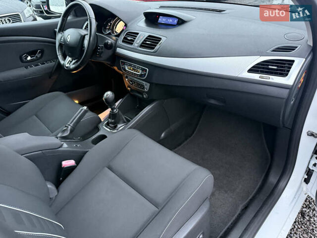 Білий Рено Меган, об'ємом двигуна 1.6 л та пробігом 200 тис. км за 9500 $, фото 25 на Automoto.ua