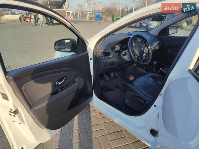 Білий Рено Меган, об'ємом двигуна 1.46 л та пробігом 408 тис. км за 6700 $, фото 16 на Automoto.ua