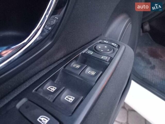 Белый Рено Меган, объемом двигателя 1.5 л и пробегом 315 тыс. км за 8990 $, фото 9 на Automoto.ua