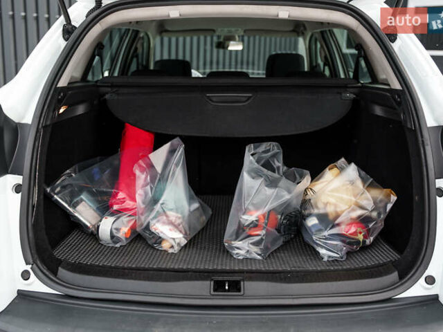 Белый Рено Меган, объемом двигателя 1.46 л и пробегом 291 тыс. км за 6200 $, фото 24 на Automoto.ua