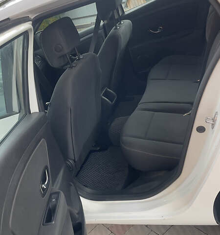 Рено Меган 2013 в Локачи на Automoto.ua Белый Рено Меган, объемом двигателя 1.5 л и пробегом 290 тыс. км за 7500 $, фото 6 на Automoto.ua