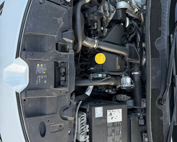 Белый Рено Меган, объемом двигателя 1.5 л и пробегом 259 тыс. км за 7999 $, фото 33 на Automoto.ua