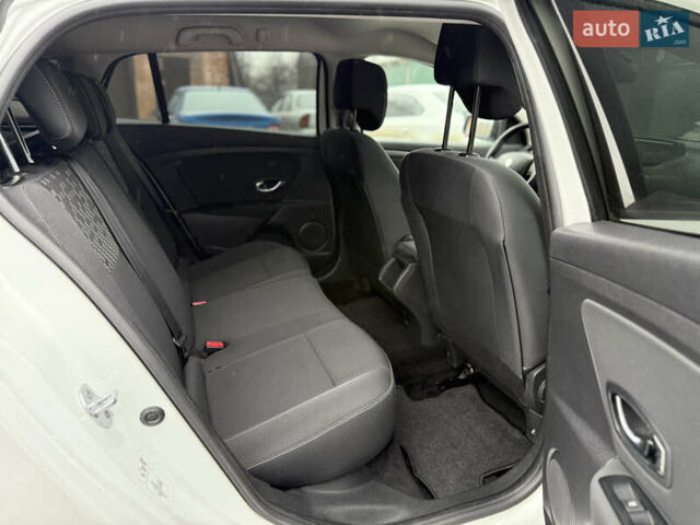 Белый Рено Меган, объемом двигателя 1.6 л и пробегом 153 тыс. км за 9300 $, фото 28 на Automoto.ua