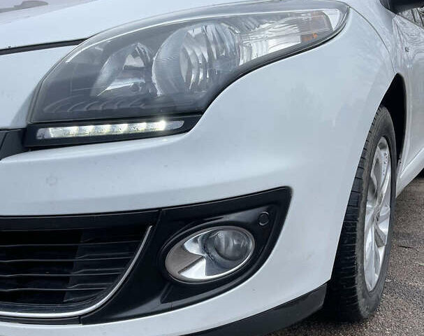 Белый Рено Меган, объемом двигателя 1.46 л и пробегом 305 тыс. км за 8500 $, фото 4 на Automoto.ua